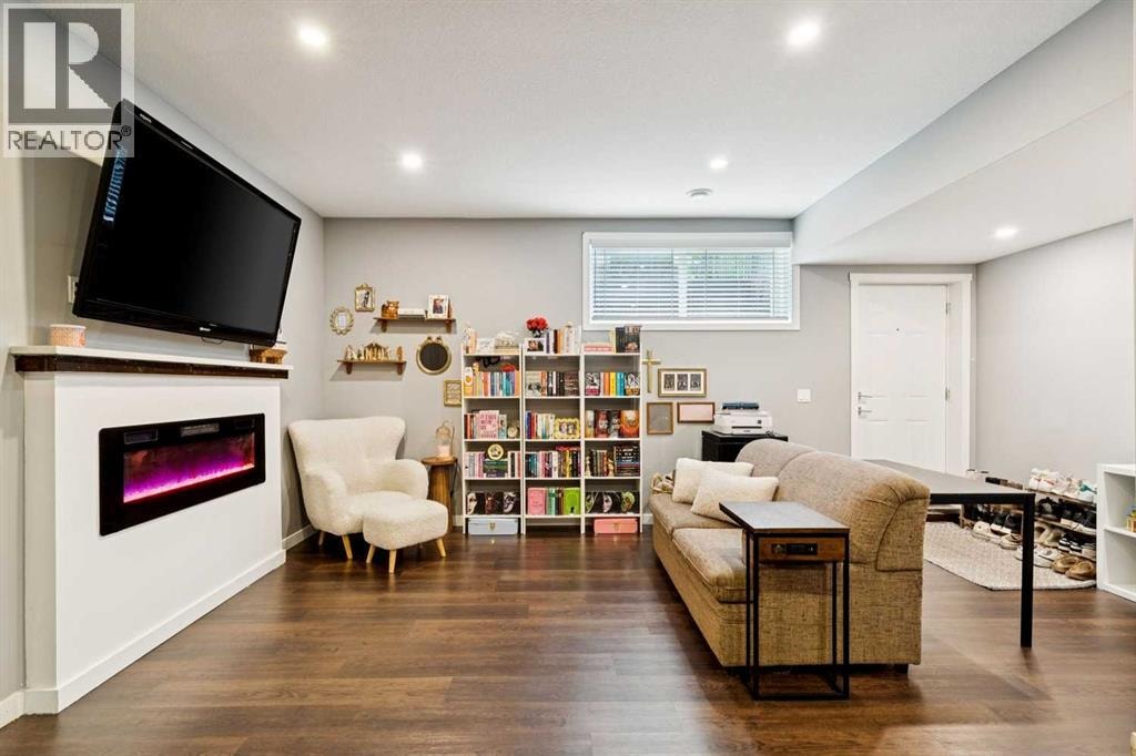 710 69 Avenue SW — photo 36