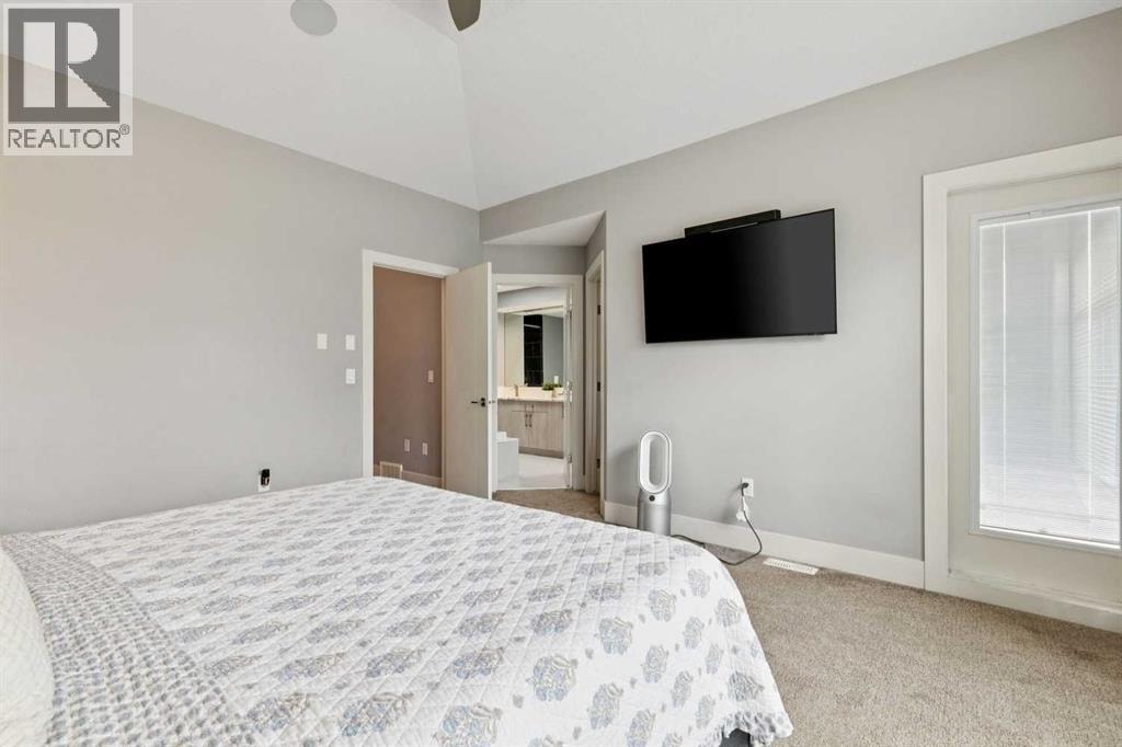 710 69 Avenue SW — photo 24