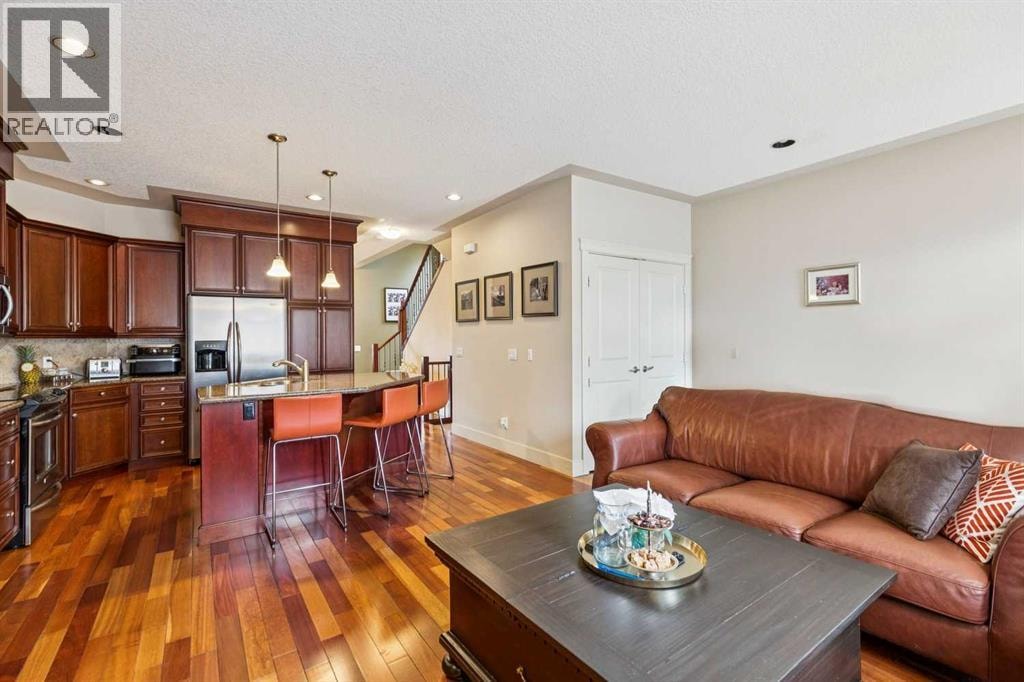 446 18 Avenue NE — photo 14