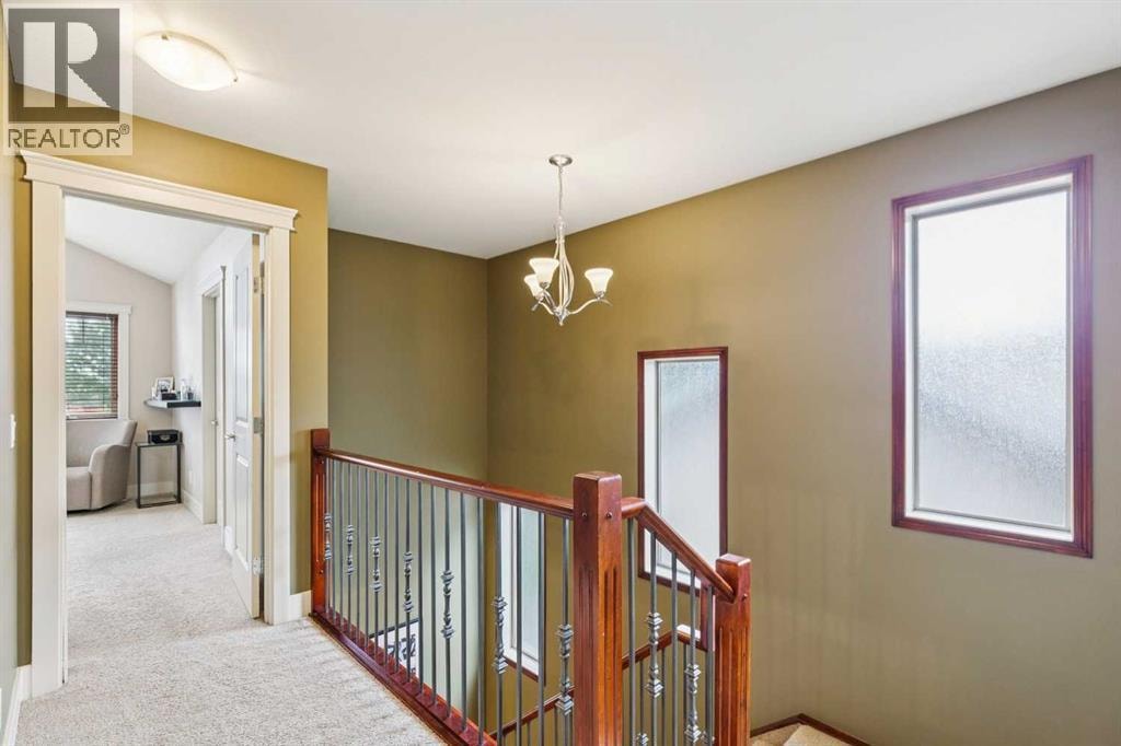 446 18 Avenue NE — photo 18