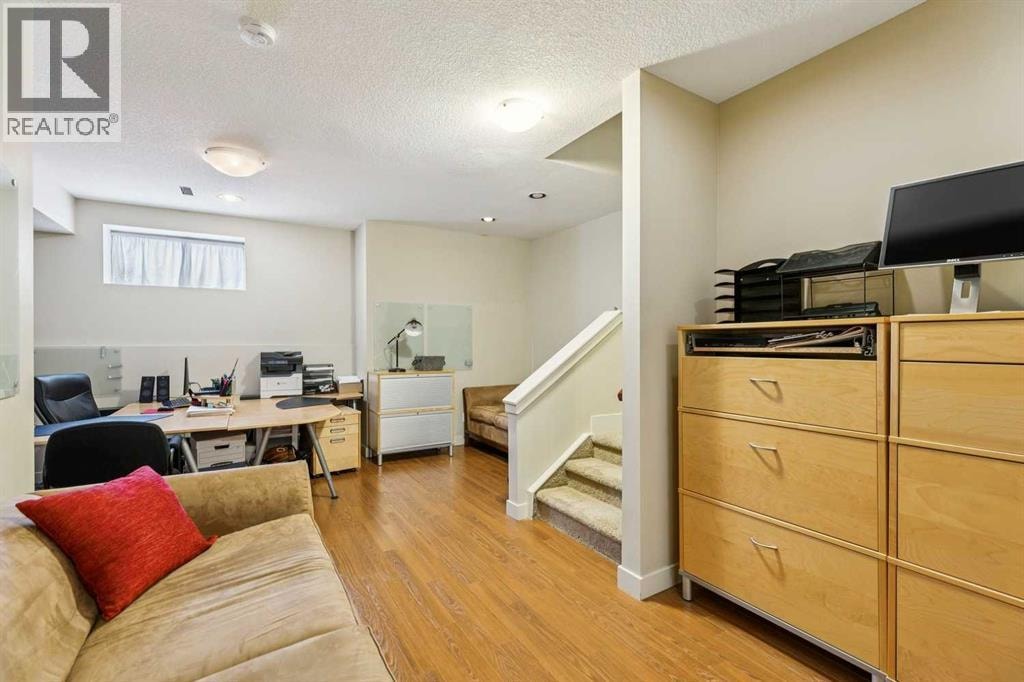 446 18 Avenue NE — photo 30