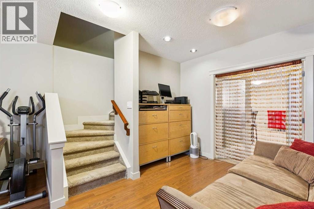 446 18 Avenue NE — photo 33