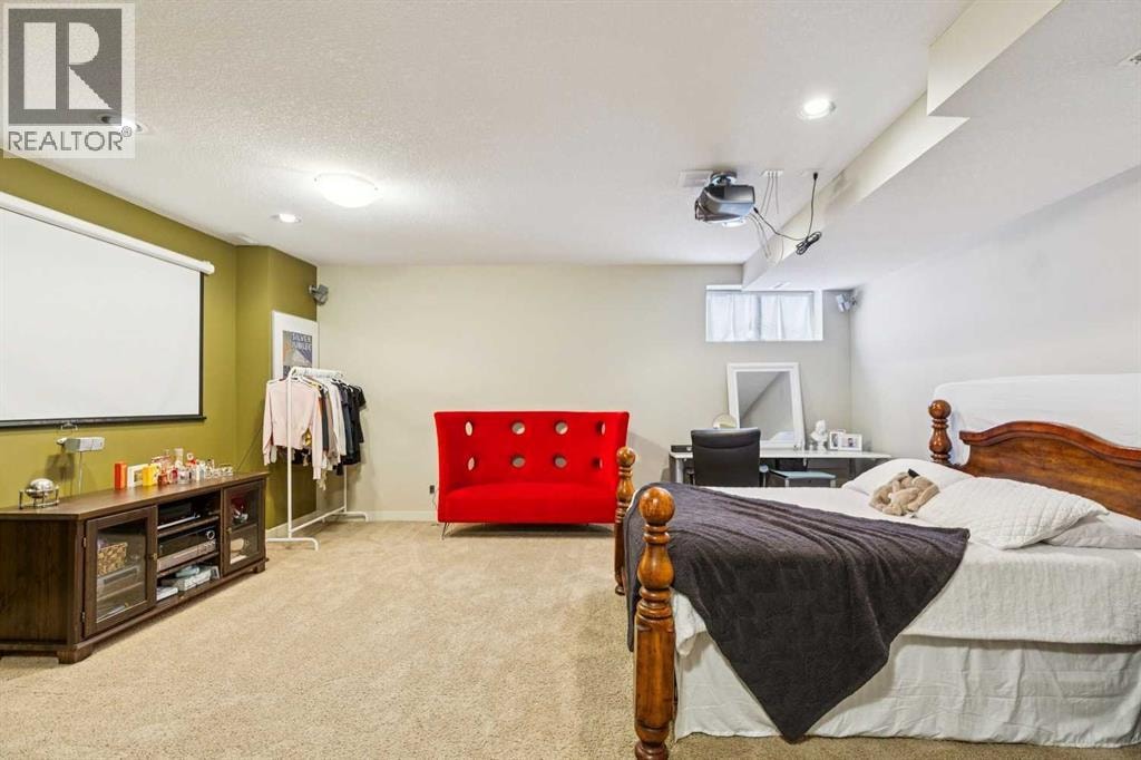 446 18 Avenue NE — photo 35