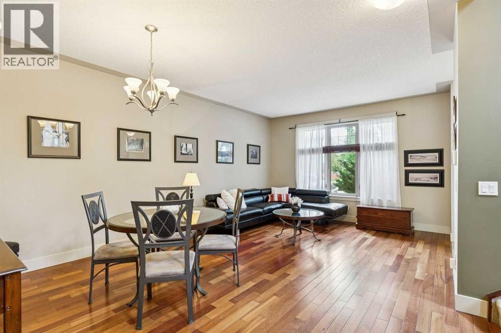 446 18 Avenue NE — photo 8