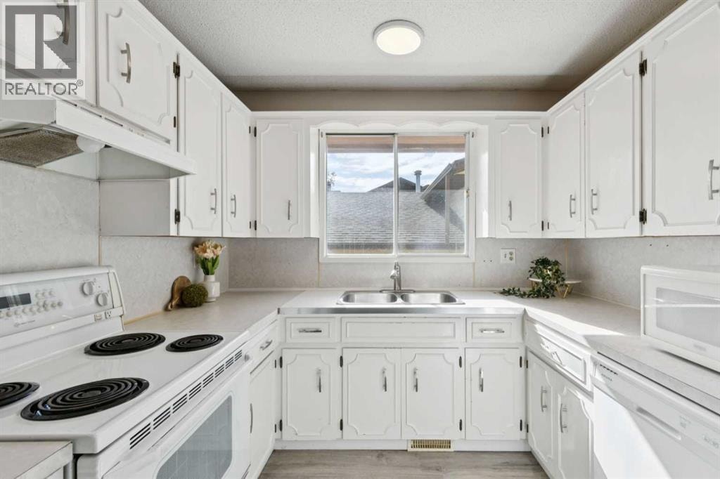 1121 Berkley Drive NW — photo 7