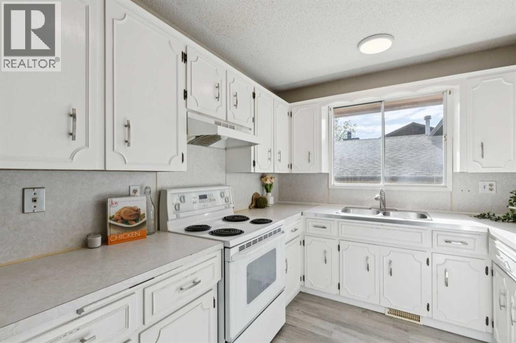 1121 Berkley Drive NW — photo 8