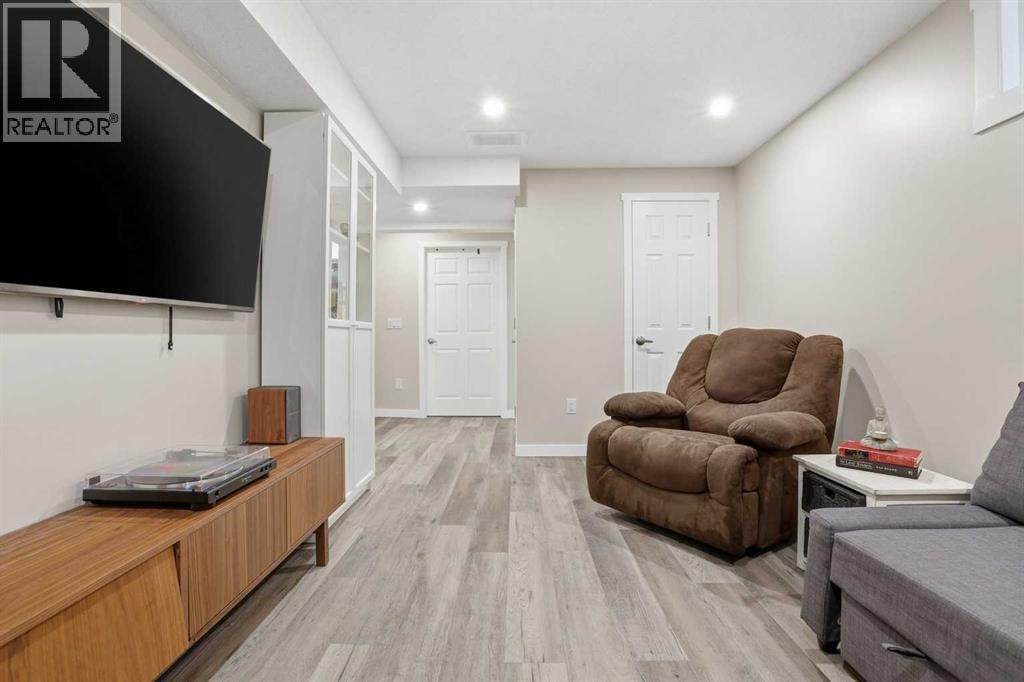 121 Canoe Square SW — photo 34