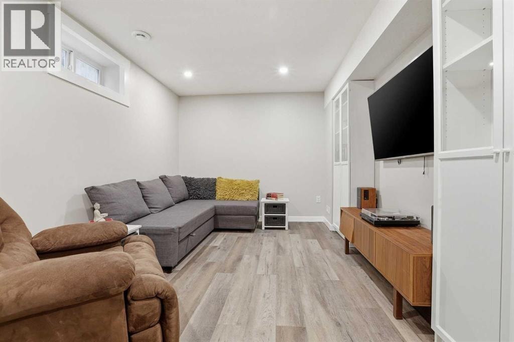 121 Canoe Square SW — photo 33