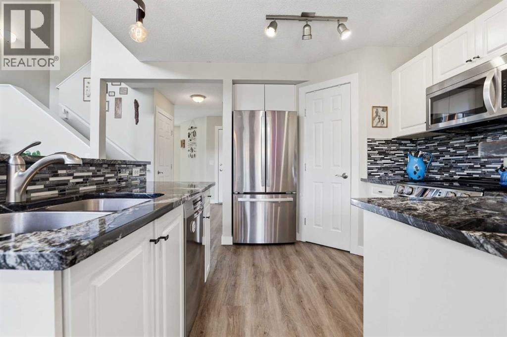 121 Canoe Square SW — photo 15