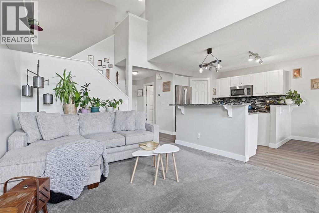 121 Canoe Square SW — photo 8