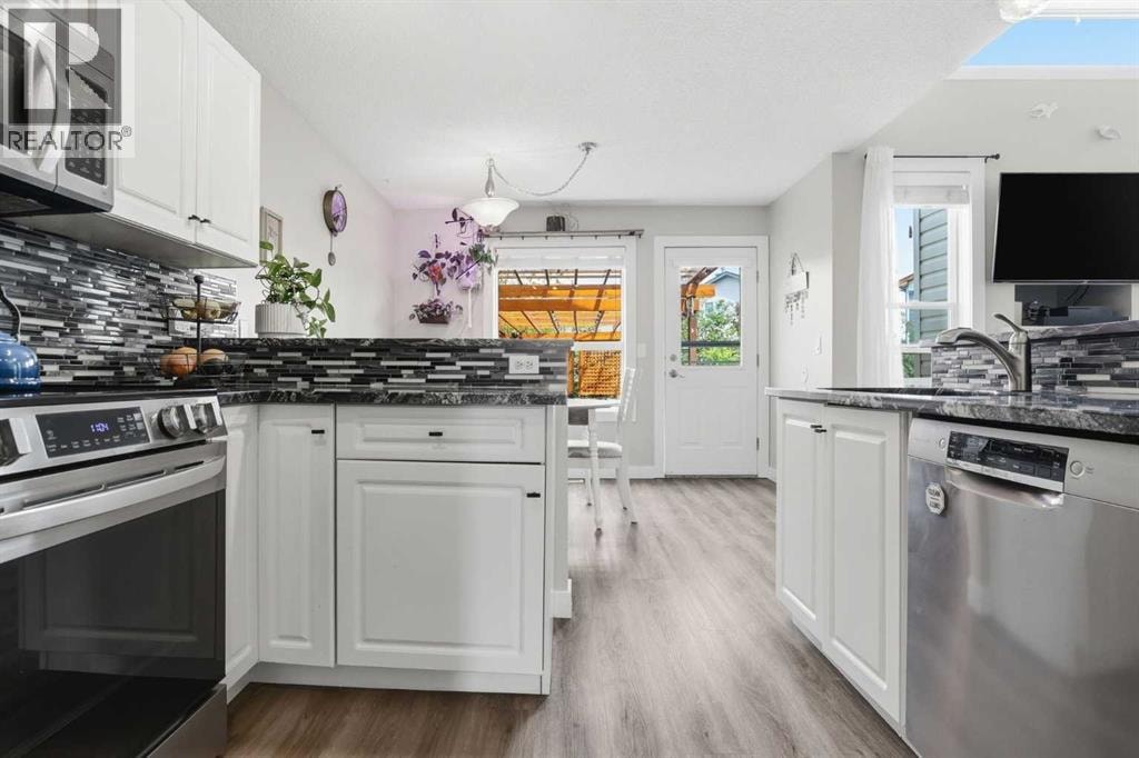121 Canoe Square SW — photo 14