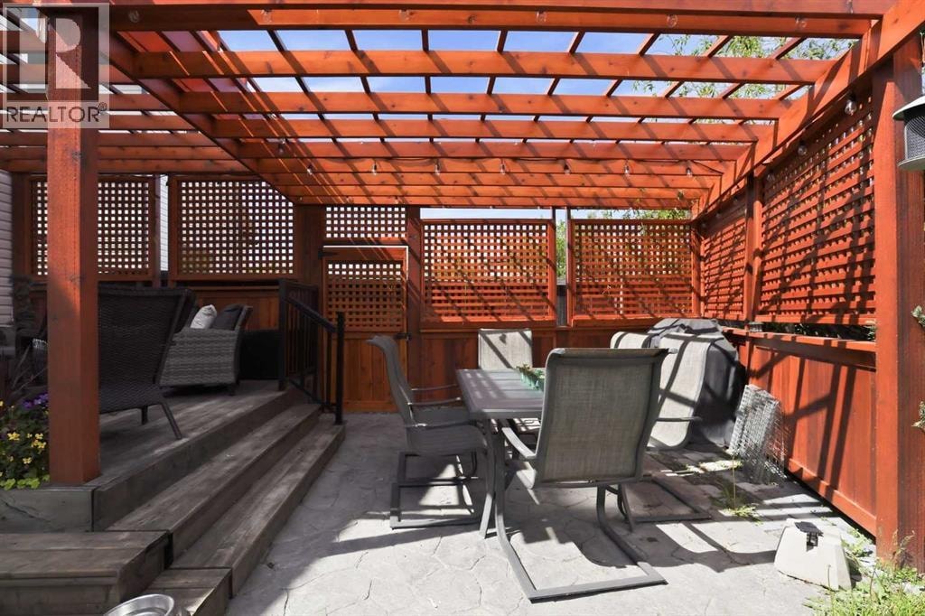 121 Canoe Square SW — photo 37