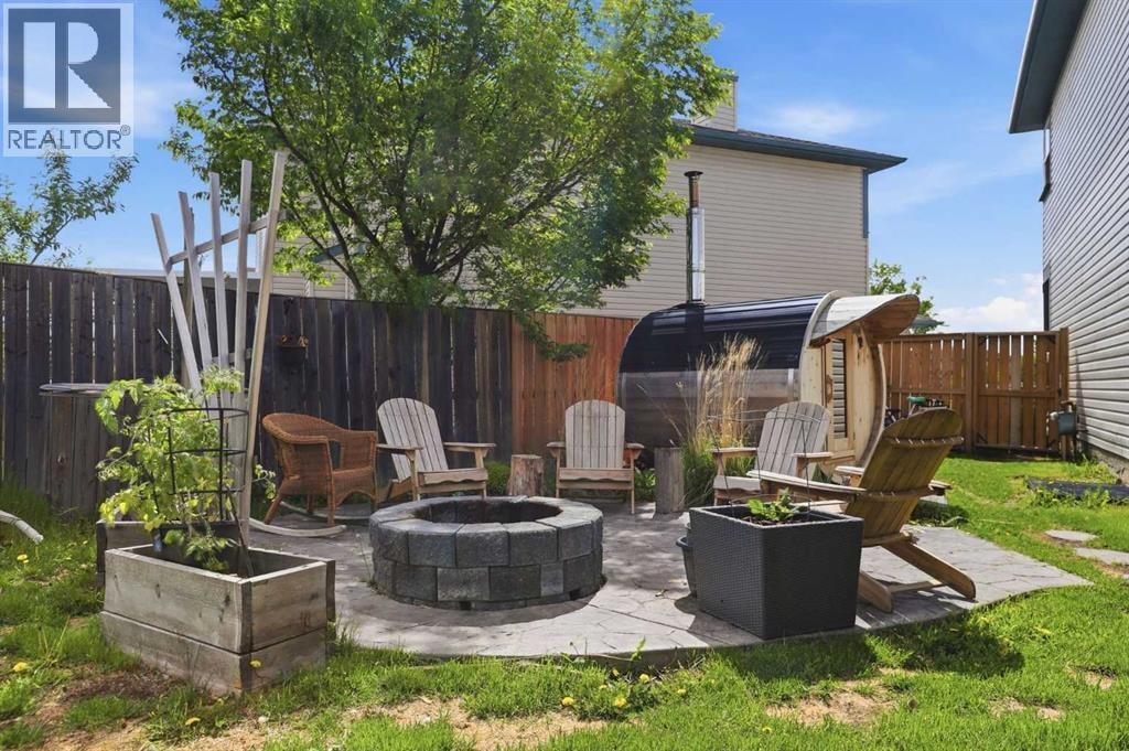 121 Canoe Square SW — photo 43