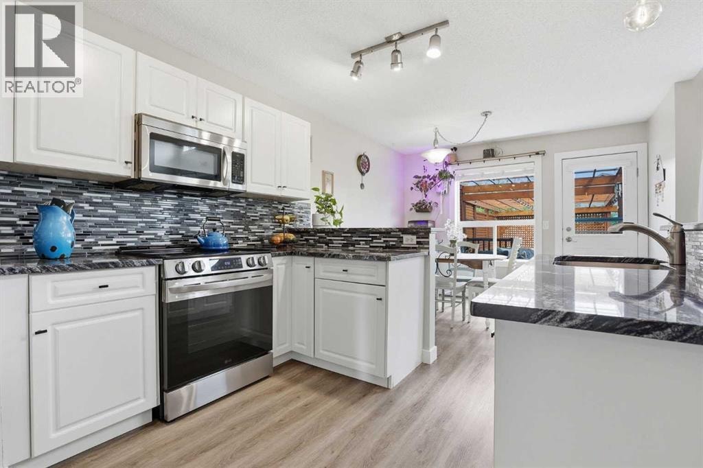 121 Canoe Square SW — photo 13