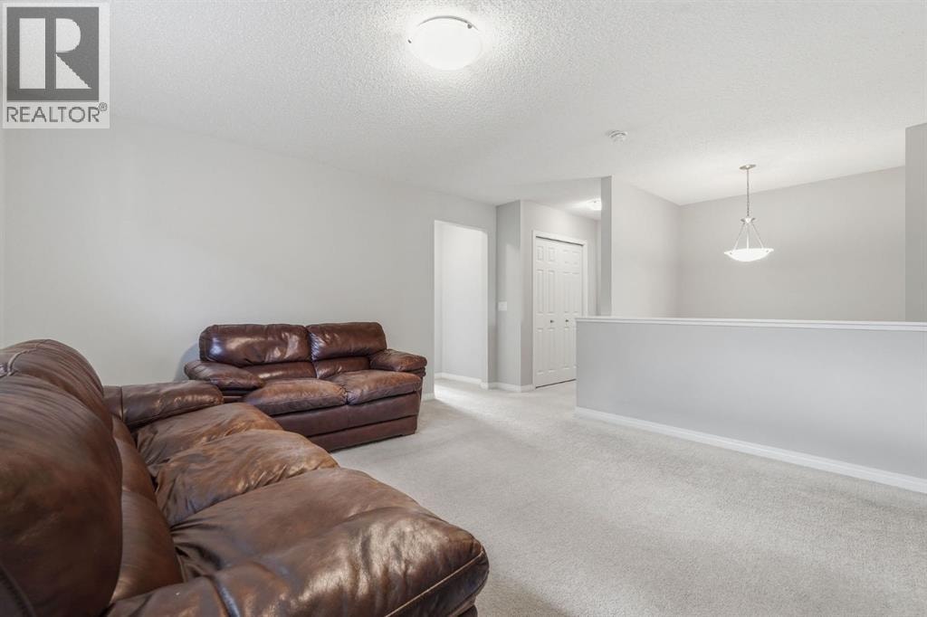 73 Mount Rae Heights — photo 32