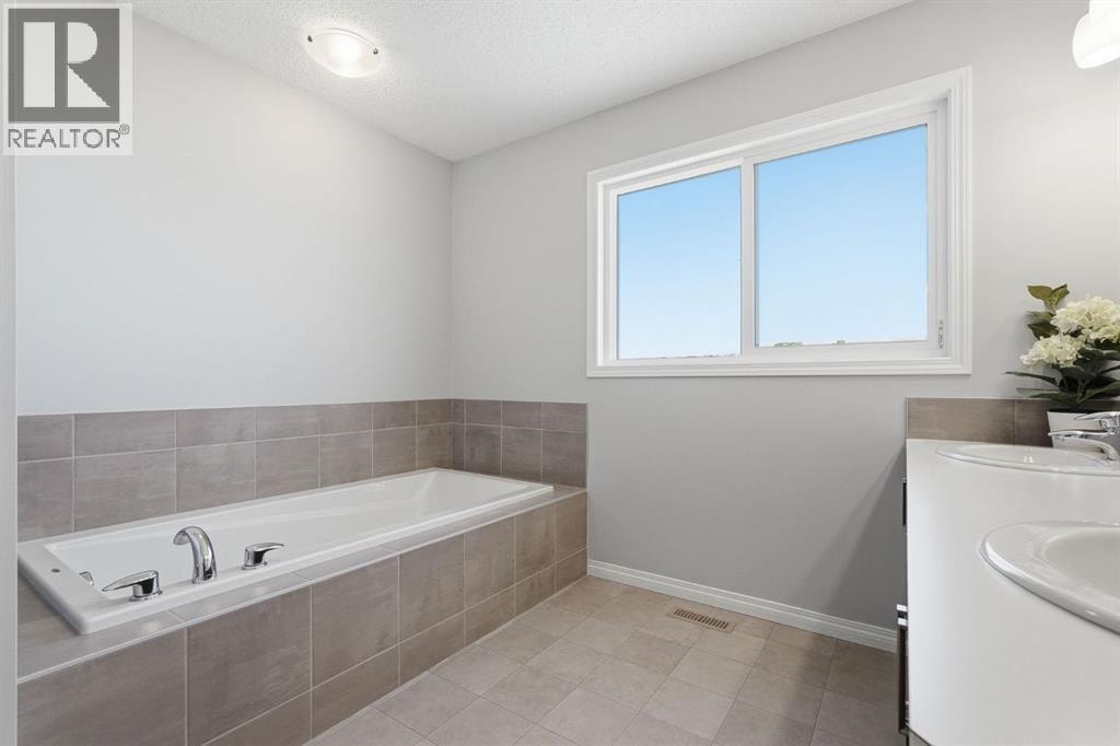 73 Mount Rae Heights — photo 24
