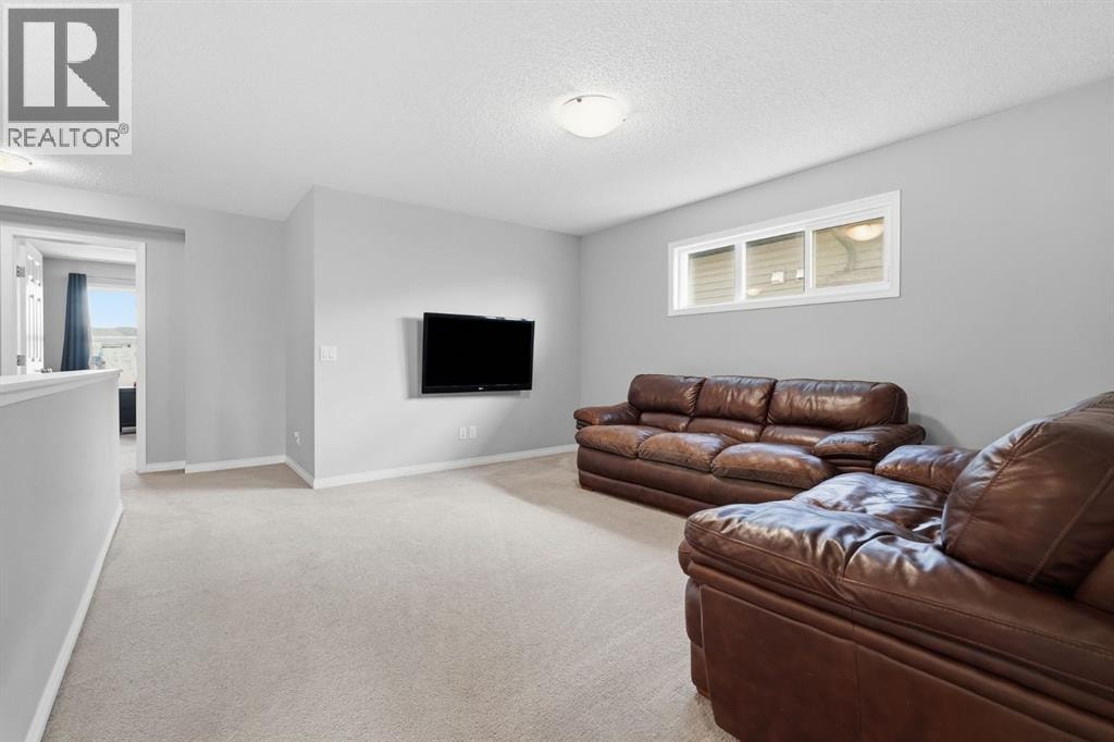 73 Mount Rae Heights — photo 31