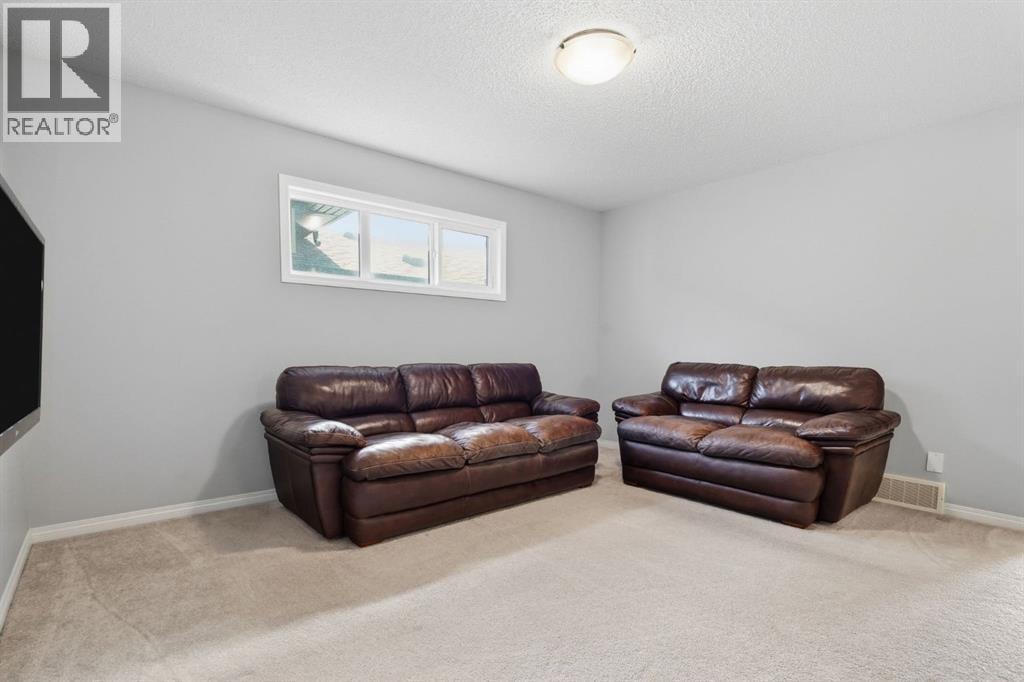 73 Mount Rae Heights — photo 30