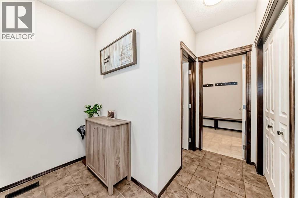 691 Panamount Boulevard NW — photo 2