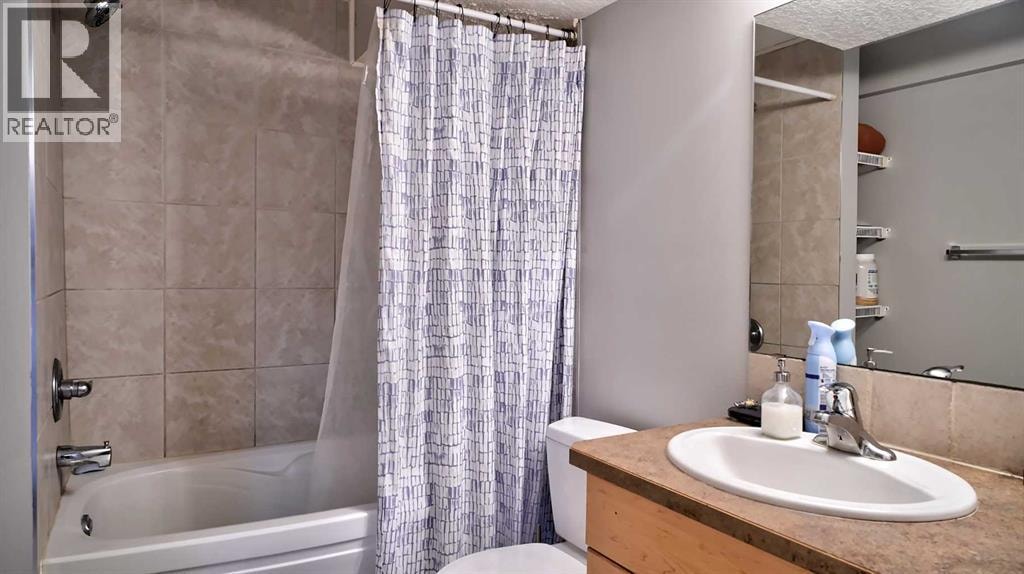 2037 50 Avenue SW — photo 31