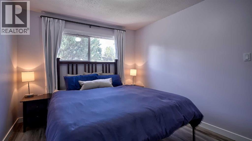 2037 50 Avenue SW — photo 19
