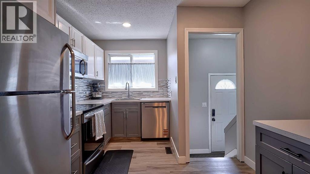 2037 50 Avenue SW — photo 10