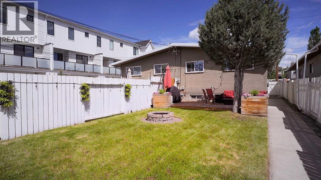 2037 50 Avenue SW — photo 41