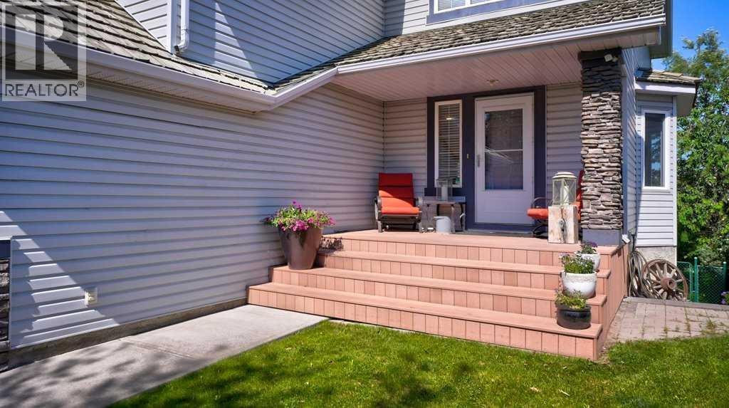 537 Douglas Glen Point SE — photo 2