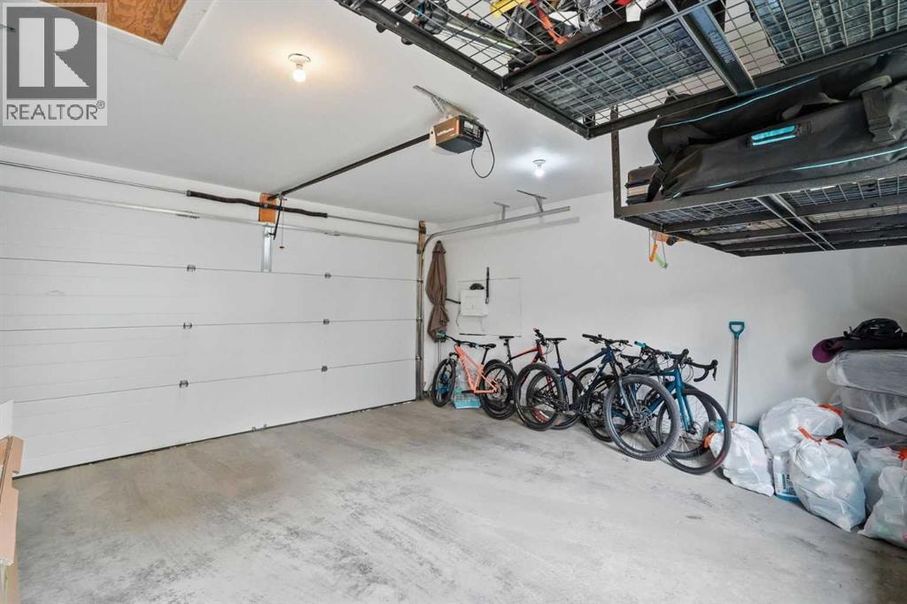 425 23 Avenue NE — photo 33