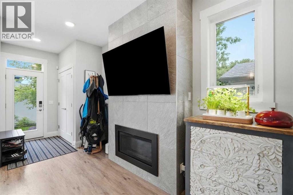 425 23 Avenue NE — photo 4