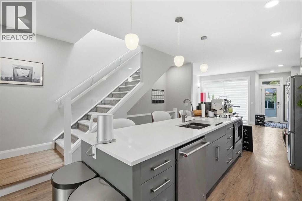 425 23 Avenue NE — photo 9