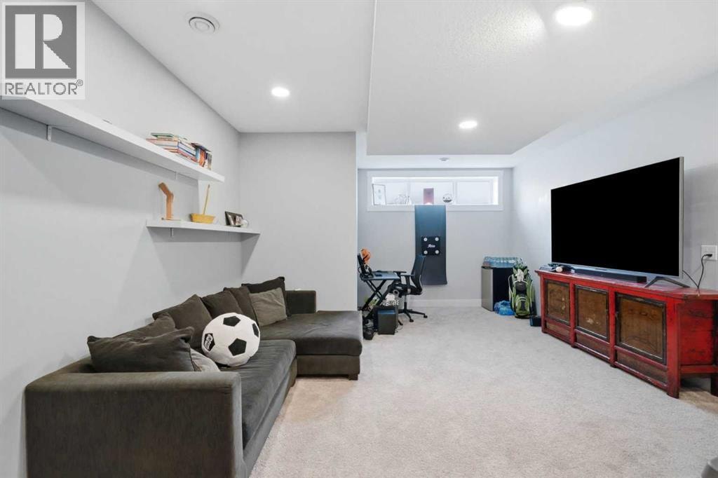 425 23 Avenue NE — photo 26