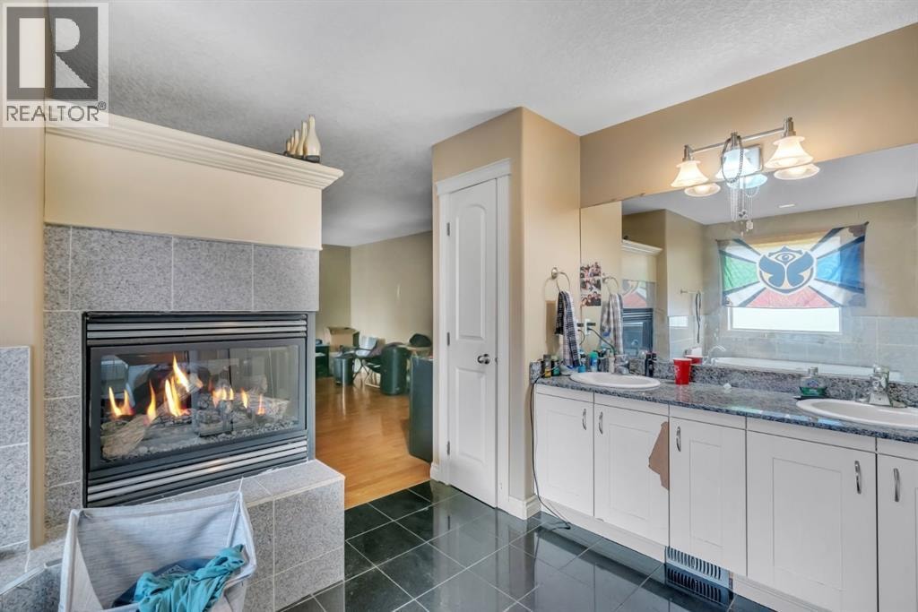 35 Cranleigh Drive SE — photo 14