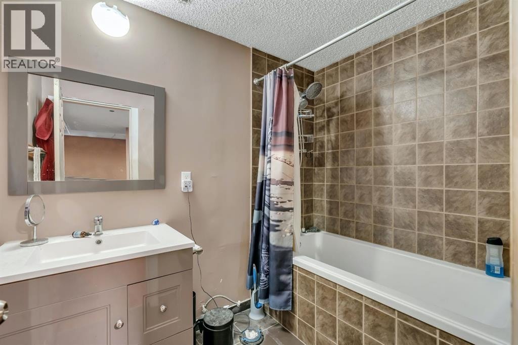 35 Cranleigh Drive SE — photo 24