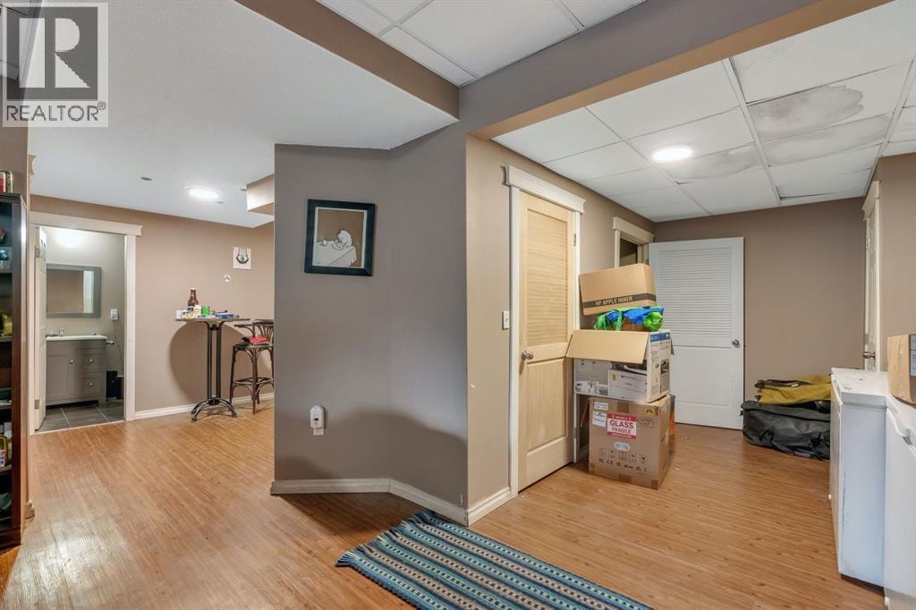 35 Cranleigh Drive SE — photo 9