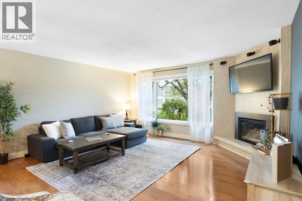 10504 Spadina Drive SW — photo 6