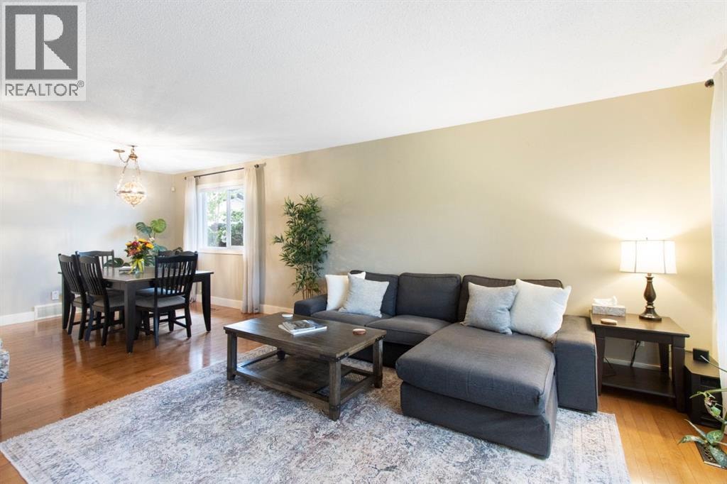 10504 Spadina Drive SW — photo 9