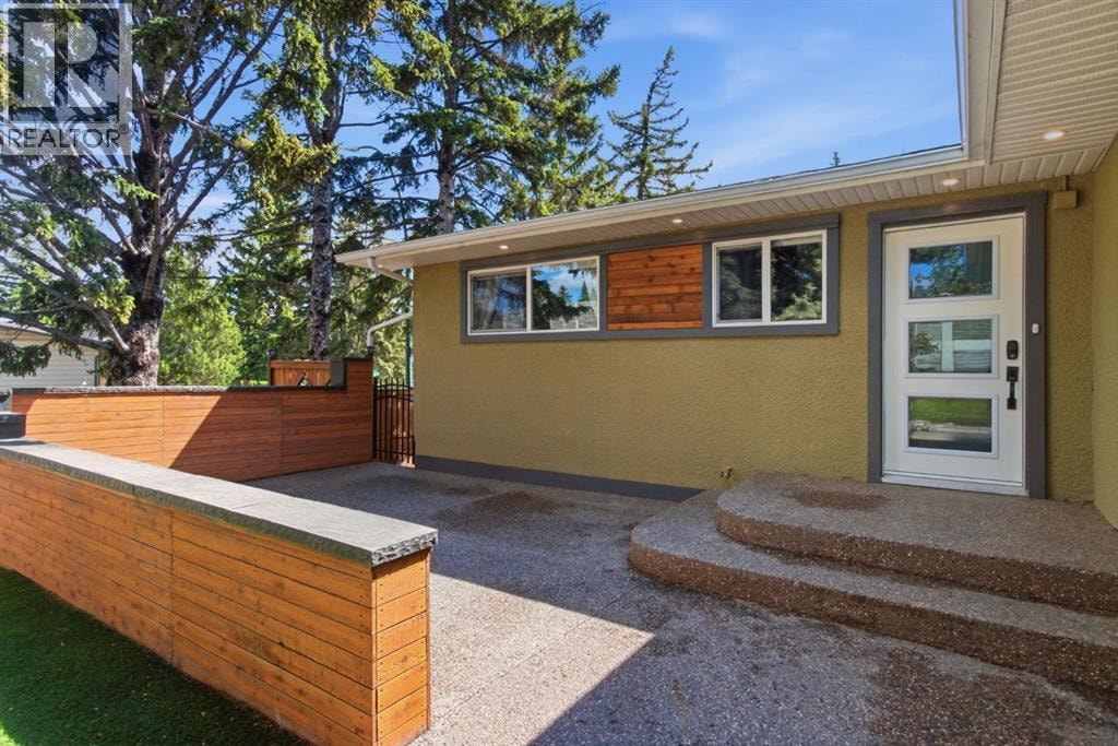 10504 Spadina Drive SW — photo 3