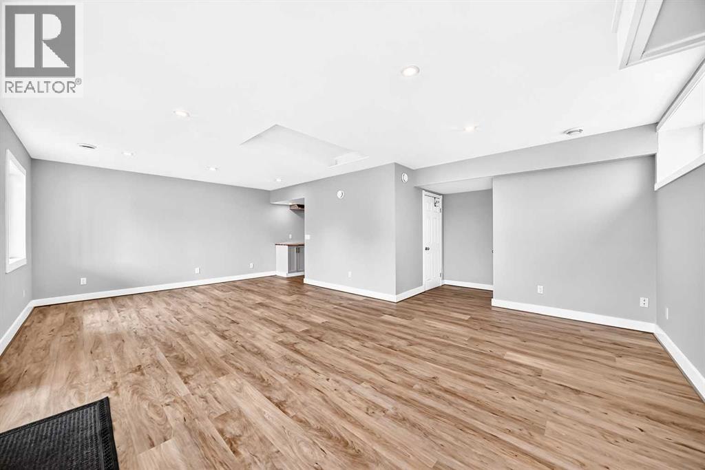 142 Quigley Close — photo 36