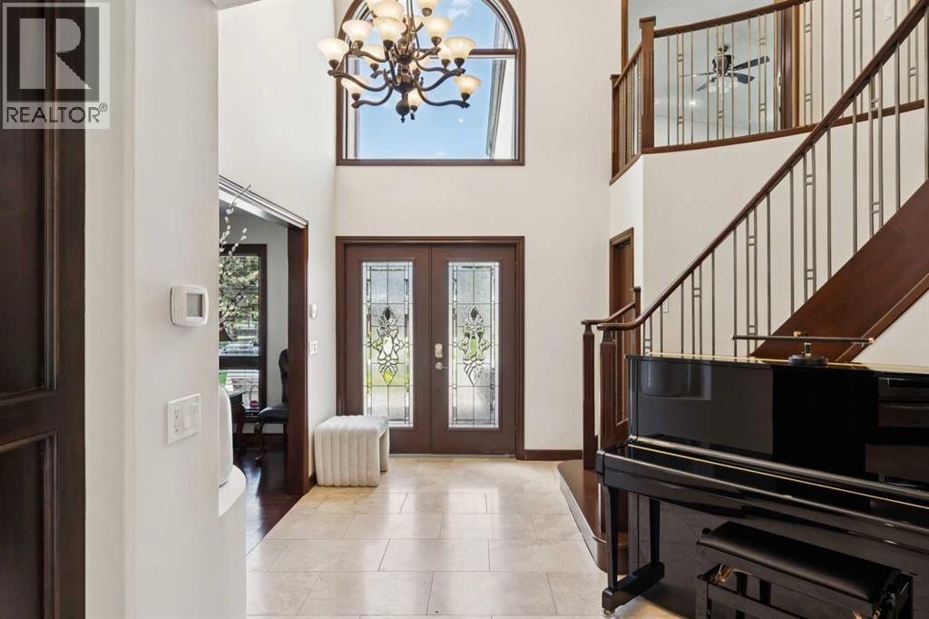 223 Pump Hill Crescent — photo 2