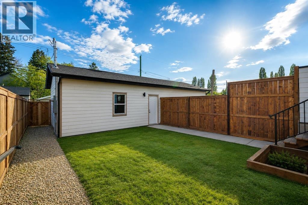 2428 27 Street SW — photo 32