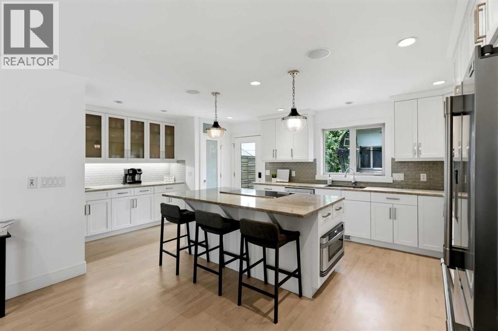 2040 31 Avenue SW — photo 12