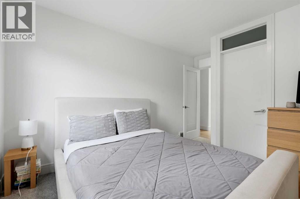 2040 31 Avenue SW — photo 34