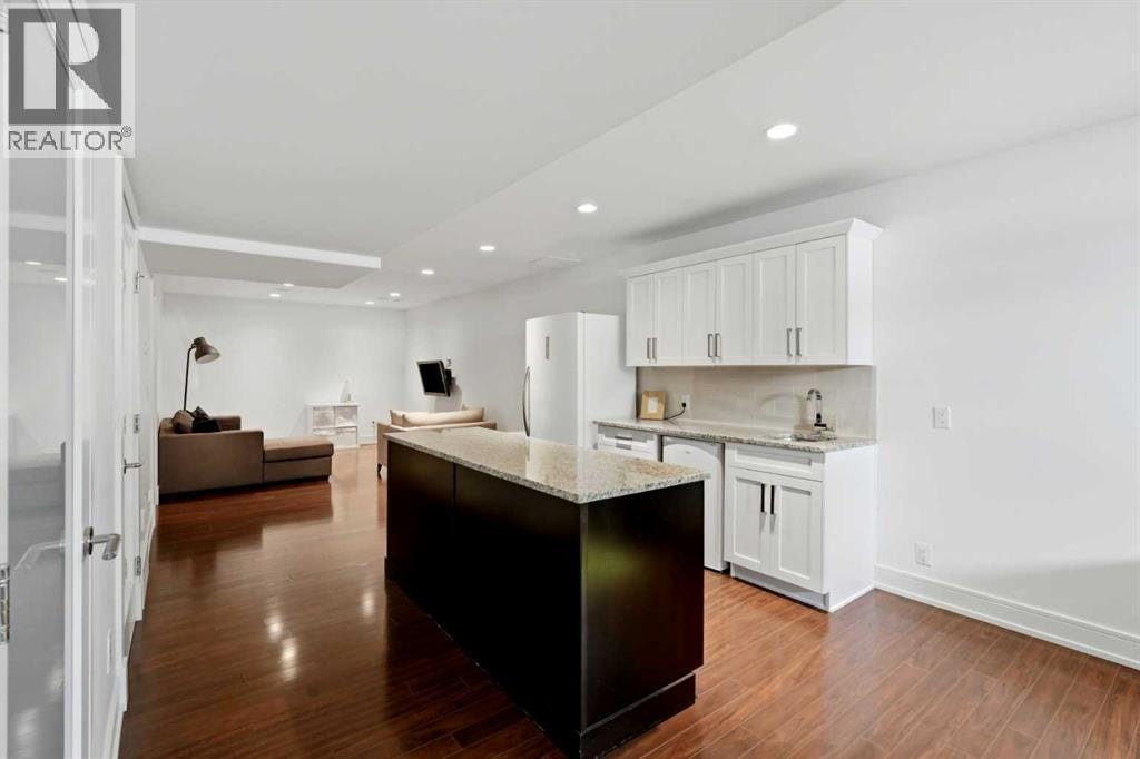 2040 31 Avenue SW — photo 40