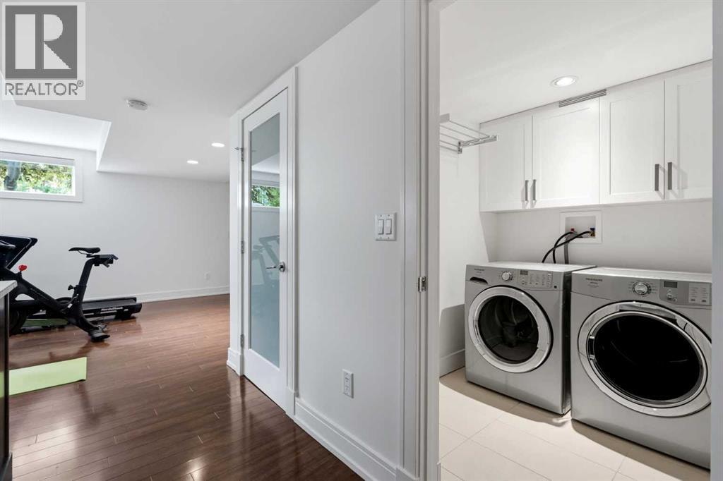 2040 31 Avenue SW — photo 45