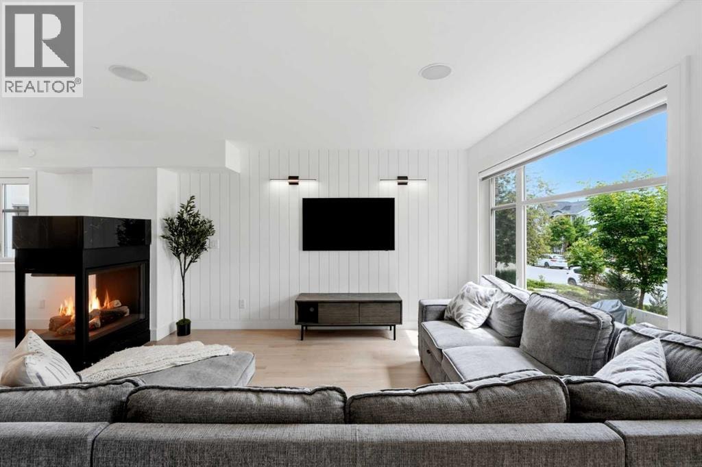 2040 31 Avenue SW — photo 4