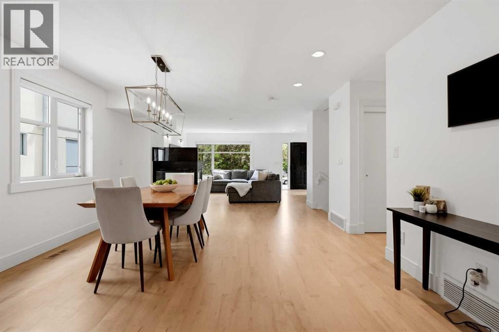 2040 31 Avenue SW — photo 10