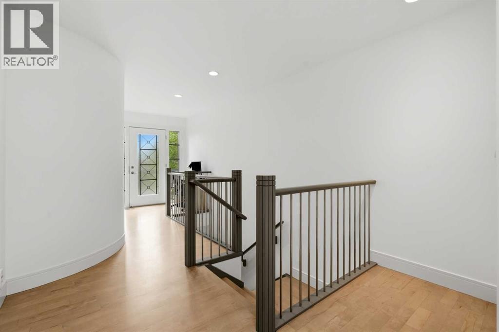 2040 31 Avenue SW — photo 23