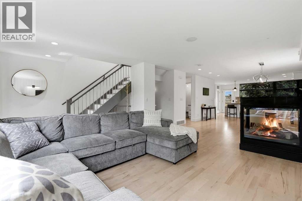 2040 31 Avenue SW — photo 7