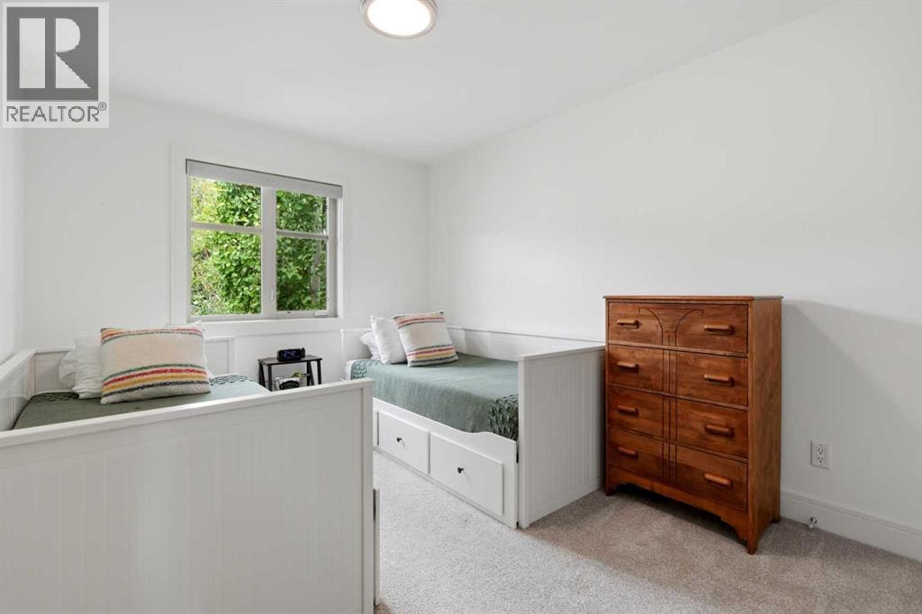 2040 31 Avenue SW — photo 37